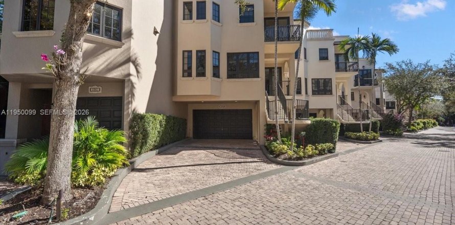 Touwnhouse à Miami, Floride 4 chambres, 525.83 m2 № 2006793