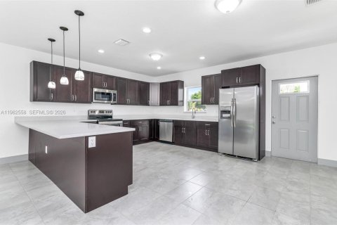 Casa en alquiler en Fort Lauderdale, Florida, 3 dormitorios, 138.33 m2 № 2080391 - foto 2