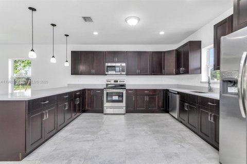 Casa en alquiler en Fort Lauderdale, Florida, 3 dormitorios, 138.33 m2 № 2080391 - foto 3