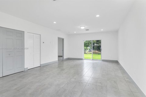 Casa en alquiler en Fort Lauderdale, Florida, 3 dormitorios, 138.33 m2 № 2080391 - foto 6