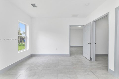 Casa en alquiler en Fort Lauderdale, Florida, 3 dormitorios, 138.33 m2 № 2080391 - foto 11