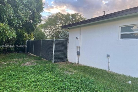 Casa en alquiler en Fort Lauderdale, Florida, 3 dormitorios, 138.33 m2 № 2080391 - foto 17