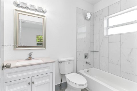 Casa en alquiler en Fort Lauderdale, Florida, 3 dormitorios, 138.33 m2 № 2080391 - foto 10
