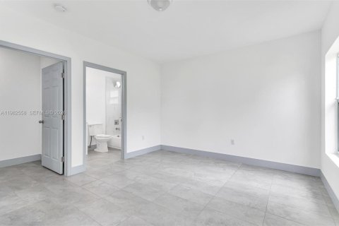 Casa en alquiler en Fort Lauderdale, Florida, 3 dormitorios, 138.33 m2 № 2080391 - foto 9
