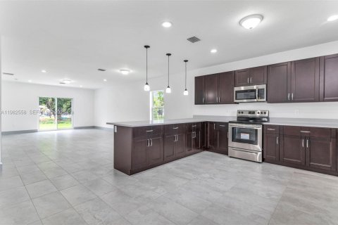 Casa en alquiler en Fort Lauderdale, Florida, 3 dormitorios, 138.33 m2 № 2080391 - foto 4