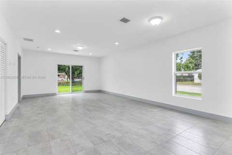 Casa en alquiler en Fort Lauderdale, Florida, 3 dormitorios, 138.33 m2 № 2080391 - foto 5