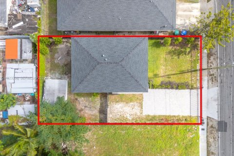 House in Miami, Florida 3 bedrooms, 176.51 sq.m. № 1977350 - photo 29