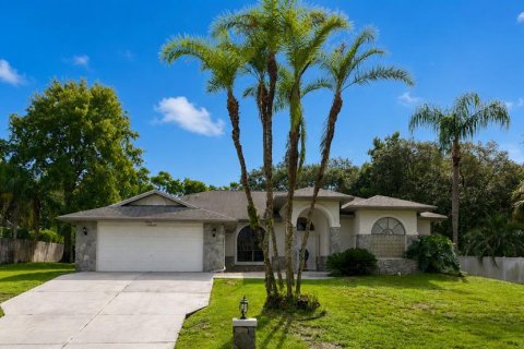 House in Hudson, Florida 4 bedrooms, 278.06 sq.m. № 2289879