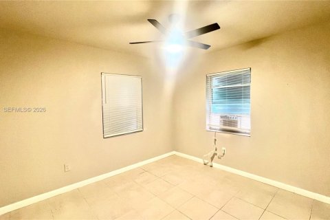 House in St. Lucie, Florida 2 bedrooms, 111.48 sq.m. № 2051824 - photo 9