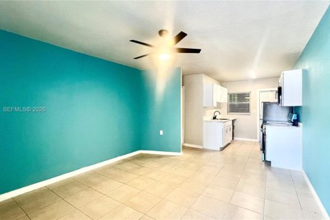House in St. Lucie, Florida 2 bedrooms, 111.48 sq.m. № 2051824 - photo 4