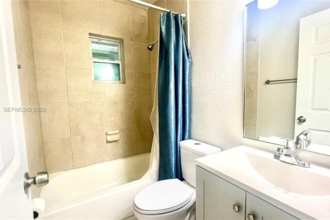 House in St. Lucie, Florida 2 bedrooms, 111.48 sq.m. № 2051824 - photo 8