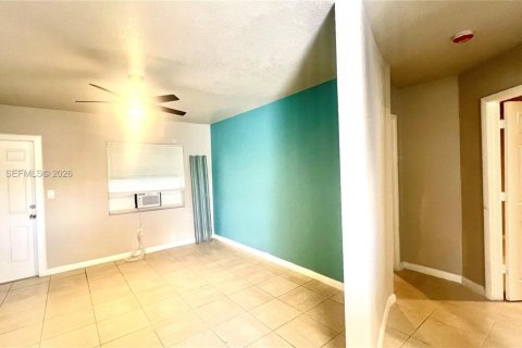 House in St. Lucie, Florida 2 bedrooms, 111.48 sq.m. № 2051824 - photo 12