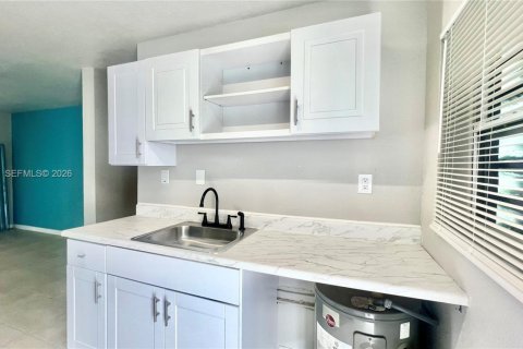 House in St. Lucie, Florida 2 bedrooms, 111.48 sq.m. № 2051824 - photo 10