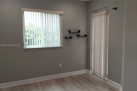 Townhouse in Hollywood, Florida 4 bedrooms, 215.16 sq.m. № 1927990 - photo 17