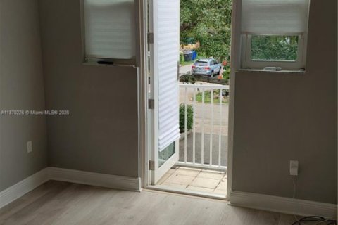 Townhouse in Hollywood, Florida 4 bedrooms, 215.16 sq.m. № 1927990 - photo 29