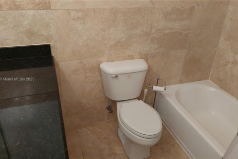 Townhouse in Hollywood, Florida 4 bedrooms, 215.16 sq.m. № 1927990 - photo 24