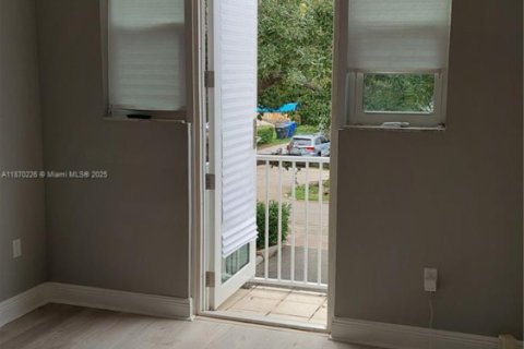 Townhouse in Hollywood, Florida 4 bedrooms, 215.16 sq.m. № 1927990 - photo 28