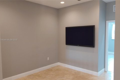 Townhouse in Hollywood, Florida 4 bedrooms, 215.16 sq.m. № 1927990 - photo 14
