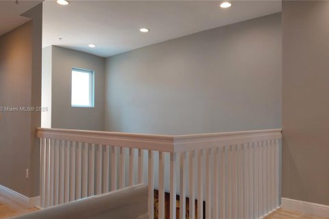 Townhouse in Hollywood, Florida 4 bedrooms, 215.16 sq.m. № 1927990 - photo 13