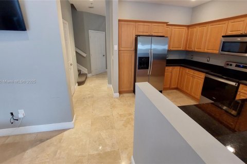 Townhouse in Hollywood, Florida 4 bedrooms, 215.16 sq.m. № 1927990 - photo 8