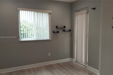 Townhouse in Hollywood, Florida 4 bedrooms, 215.16 sq.m. № 1927990 - photo 16