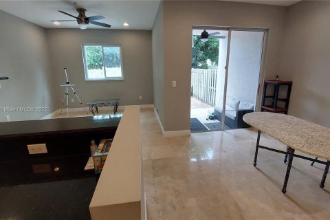 Townhouse in Hollywood, Florida 4 bedrooms, 215.16 sq.m. № 1927990 - photo 5