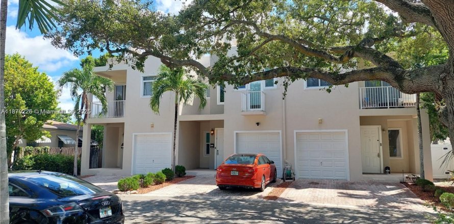 Townhouse in Hollywood, Florida 4 bedrooms, 215.16 sq.m. № 1927990