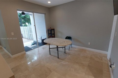 Townhouse in Hollywood, Florida 4 bedrooms, 215.16 sq.m. № 1927990 - photo 4