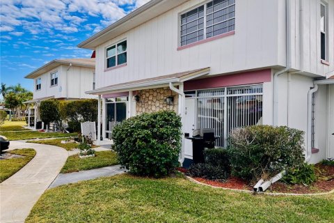 Condo in Holiday, Florida, 2 bedrooms  № 1750108 - photo 2
