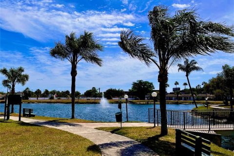 Condo in Holiday, Florida, 2 bedrooms  № 1750108 - photo 3