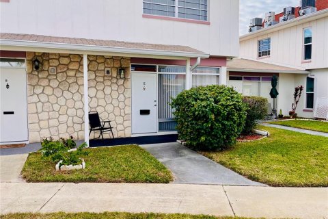 Condo in Holiday, Florida, 2 bedrooms  № 1750108 - photo 1