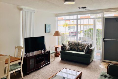 Condo in Holiday, Florida, 2 bedrooms  № 1750108 - photo 16