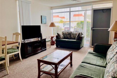 Condo in Holiday, Florida, 2 bedrooms  № 1750108 - photo 4