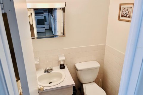 Condo in Holiday, Florida, 2 bedrooms  № 1750108 - photo 18
