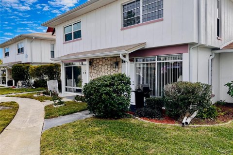 Condo in Holiday, Florida, 2 bedrooms  № 1750108 - photo 20