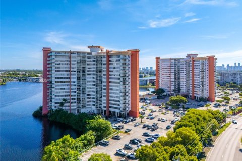 Condo in Miami, Florida, 2 bedrooms № 1989566 - photo 3