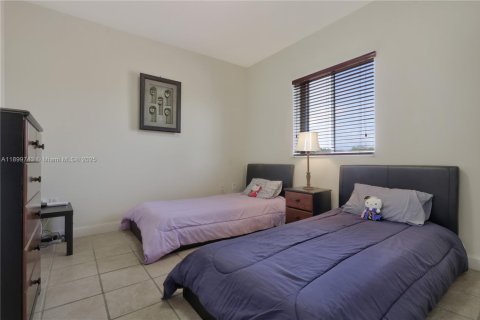 Villa ou maison à vendre à Miami, Floride: 4 chambres, 186.83 m2 № 1951303 - photo 5