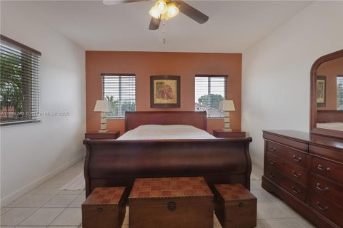 Villa ou maison à vendre à Miami, Floride: 4 chambres, 186.83 m2 № 1951303 - photo 11