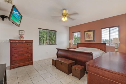 Villa ou maison à vendre à Miami, Floride: 4 chambres, 186.83 m2 № 1951303 - photo 10