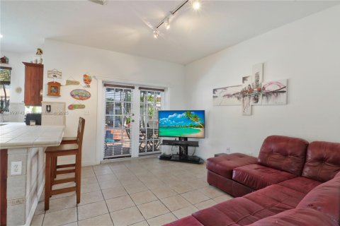 Villa ou maison à vendre à Miami, Floride: 4 chambres, 186.83 m2 № 1951303 - photo 18