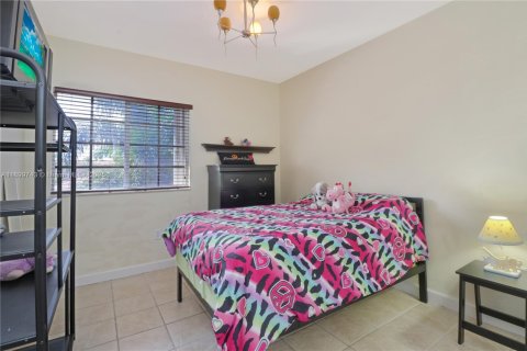 Villa ou maison à vendre à Miami, Floride: 4 chambres, 186.83 m2 № 1951303 - photo 9