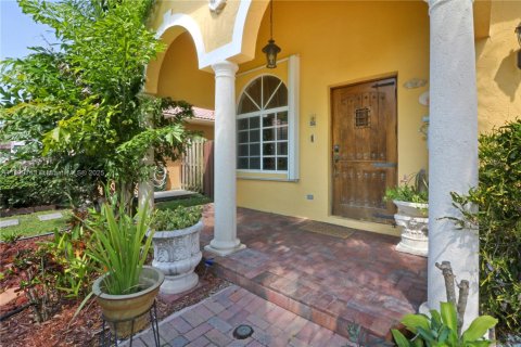 Villa ou maison à vendre à Miami, Floride: 4 chambres, 186.83 m2 № 1951303 - photo 24
