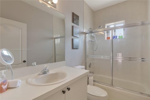 Villa ou maison à vendre à Miami, Floride: 4 chambres, 186.83 m2 № 1951303 - photo 7