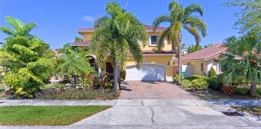Villa ou maison à Miami, Floride 4 chambres, 186.83 m2 № 1951303