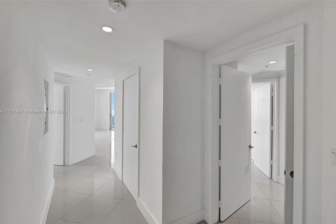 Condo in Miami, Florida, 3 bedrooms  № 1727855 - photo 9