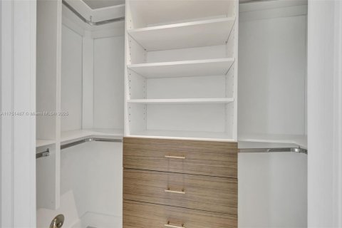 Condo in Miami, Florida, 3 bedrooms  № 1727855 - photo 23