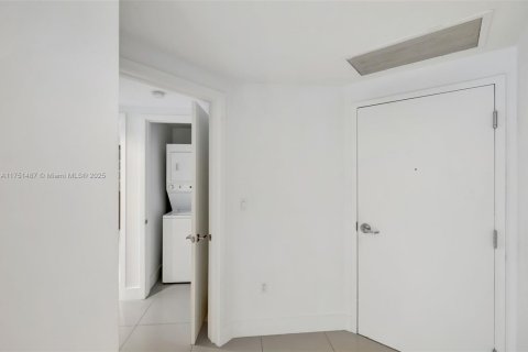 Condo in Miami, Florida, 3 bedrooms  № 1727855 - photo 6