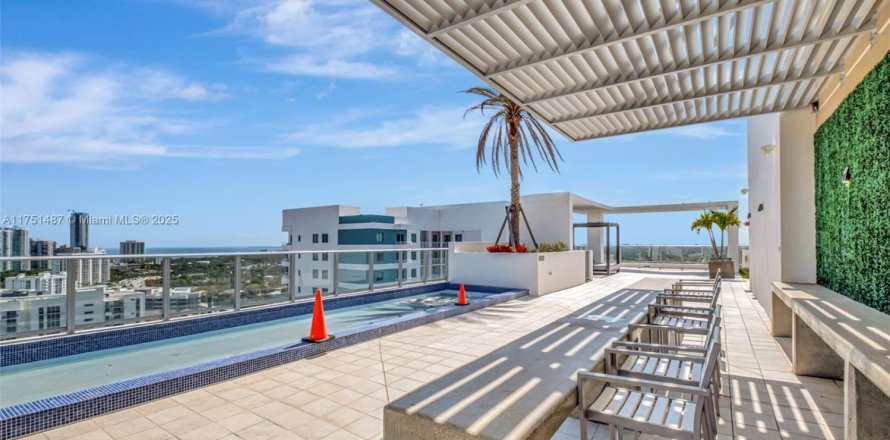 Condo in Miami, Florida, 3 bedrooms  № 1727855