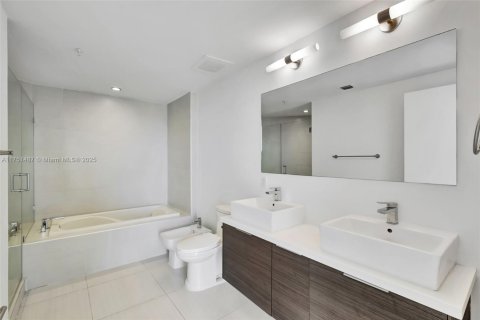 Condo in Miami, Florida, 3 bedrooms  № 1727855 - photo 17