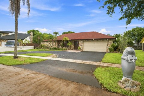 House in Plantation, Florida 4 bedrooms, 204.11 sq.m. № 2282476